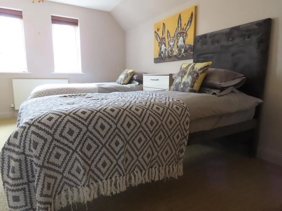 Entire Seaside Luxury Home With On Site Parking! Poole 0*,  United Kingdom