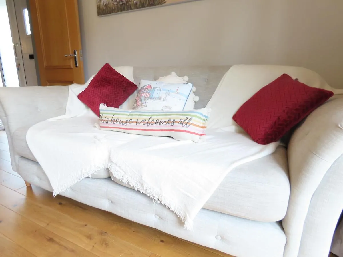 Entire Seaside Luxury Home With On Site Parking! Poole Holiday home